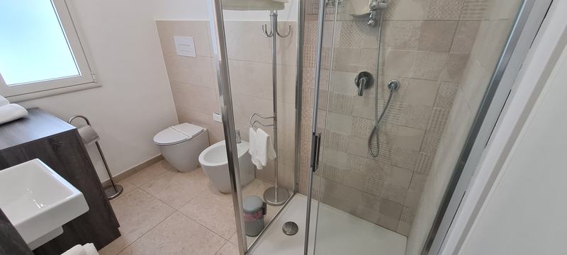Bagno con doccia