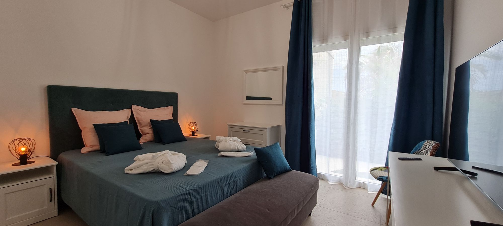 Camera Double luminosa con letto matrimoniale e Smart TV