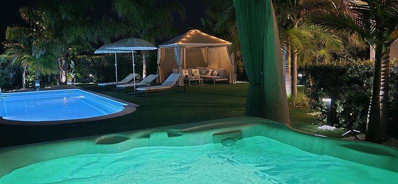 Jacuzzi illuminata di turchese